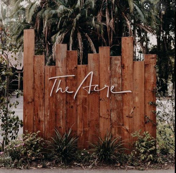 The Wedding Website of Ellys Hall and Nathan Swan