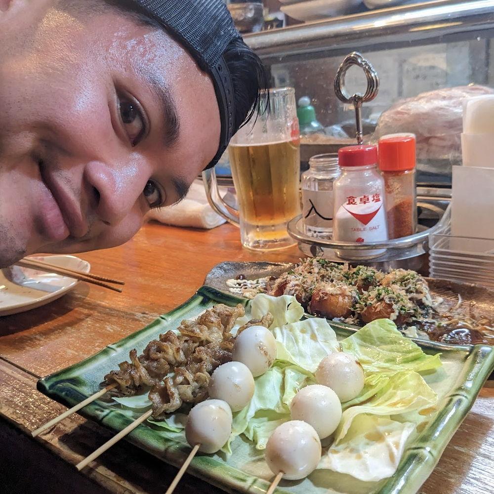 Back in Okinawa at one of our fave izakayas. Yakitori quail eggs, pork-wrapped kimchi, and chicken skewers!