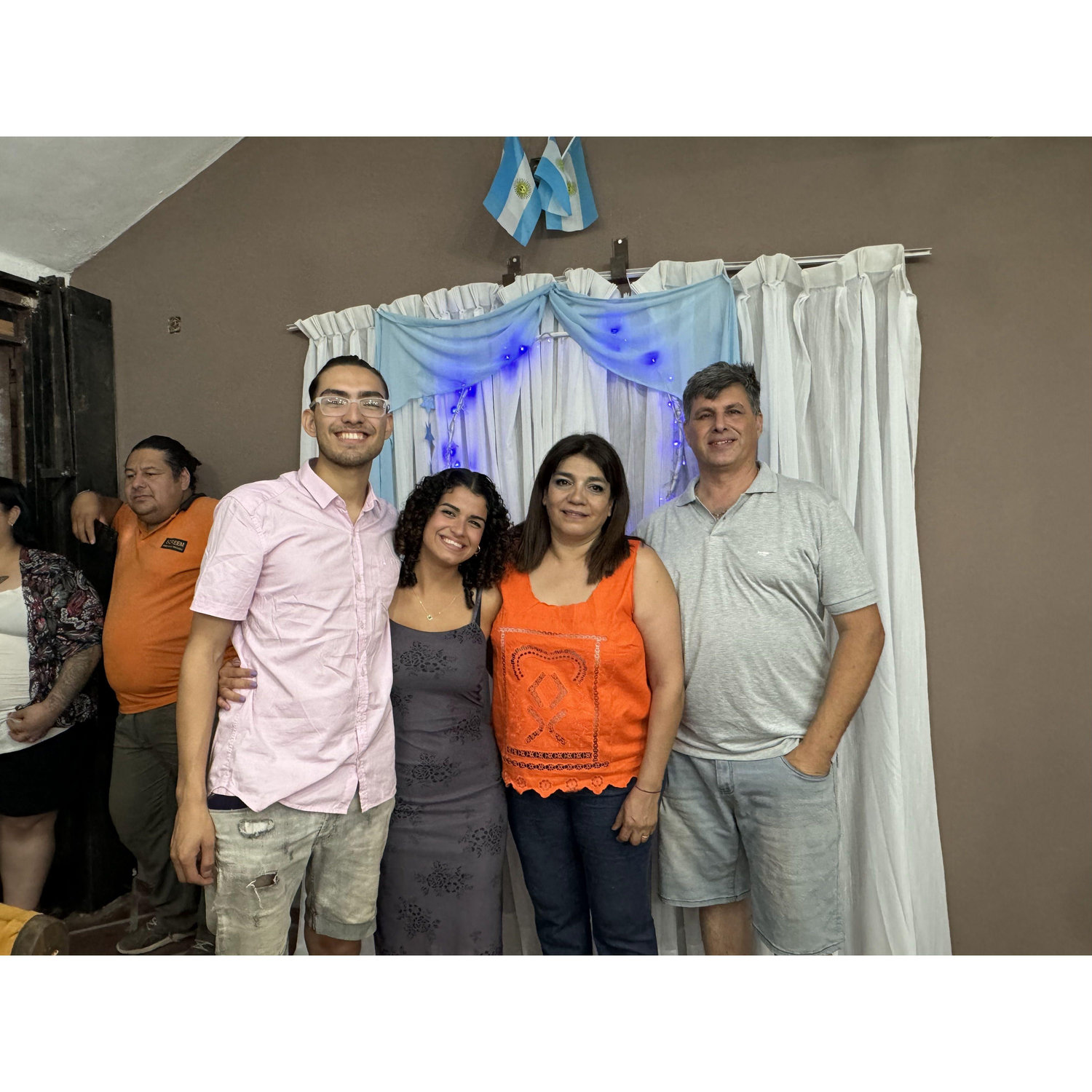 Con la Familia Gatti en la noche antes que Carli se volviera a Florida