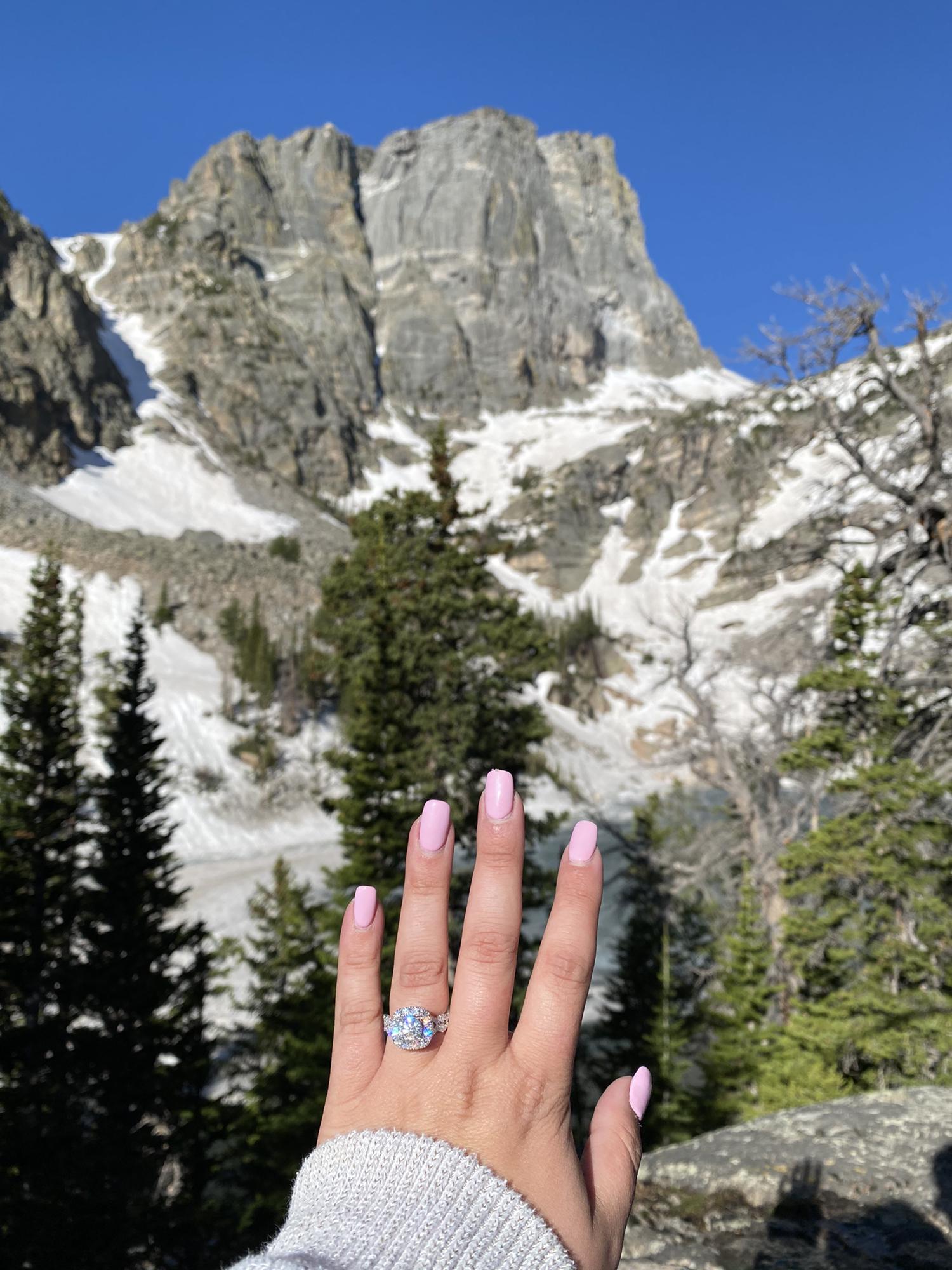 The camera had a hard time deciding what stunning object to capture.. the camera and I agreed 💍