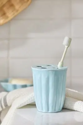 Ruffled Enamel Toothbrush Holder