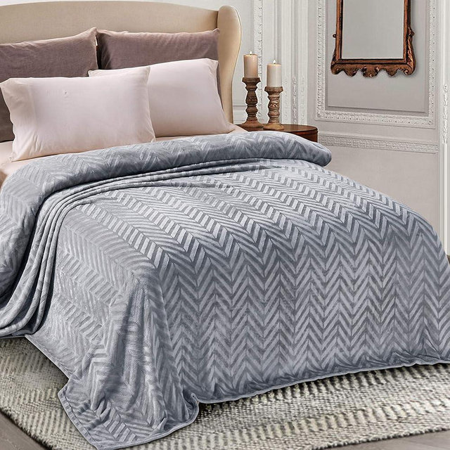 Whale Flotilla Flannel Fleece King Size Bed Blanket, Lightweight Breathable Soft Bedspread Plush Fluffy Coverlet Chevron Design Decorative Blanket for All Season, 90x104 Inch, Silver Grey