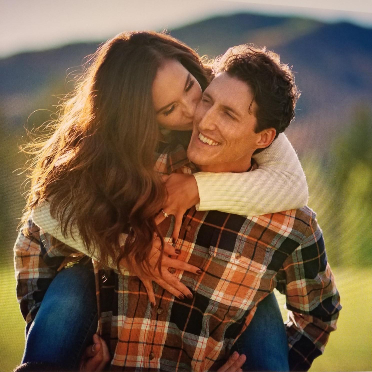 One of our favorite shots from our engagement session in Vail 🥰