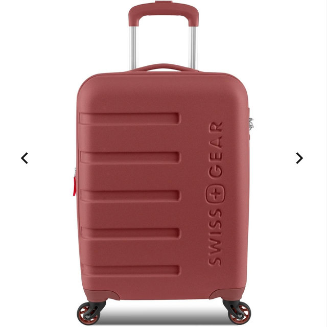 SWISSGEAR Signature Carry-On Spinner