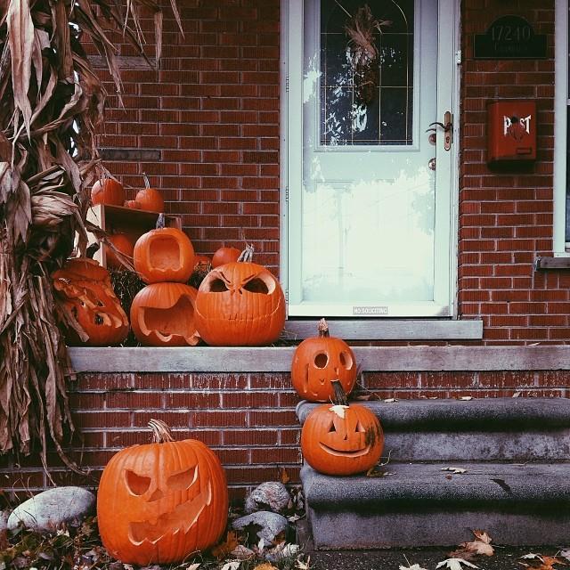 October 25th, 2013:
Samantha's Matron of Honor, Danielle, stopped by to carve pumpkins with Emilio, Samantha, and her family. (the two pumpkins on the steps are Emilio and Samantha's) 🎃