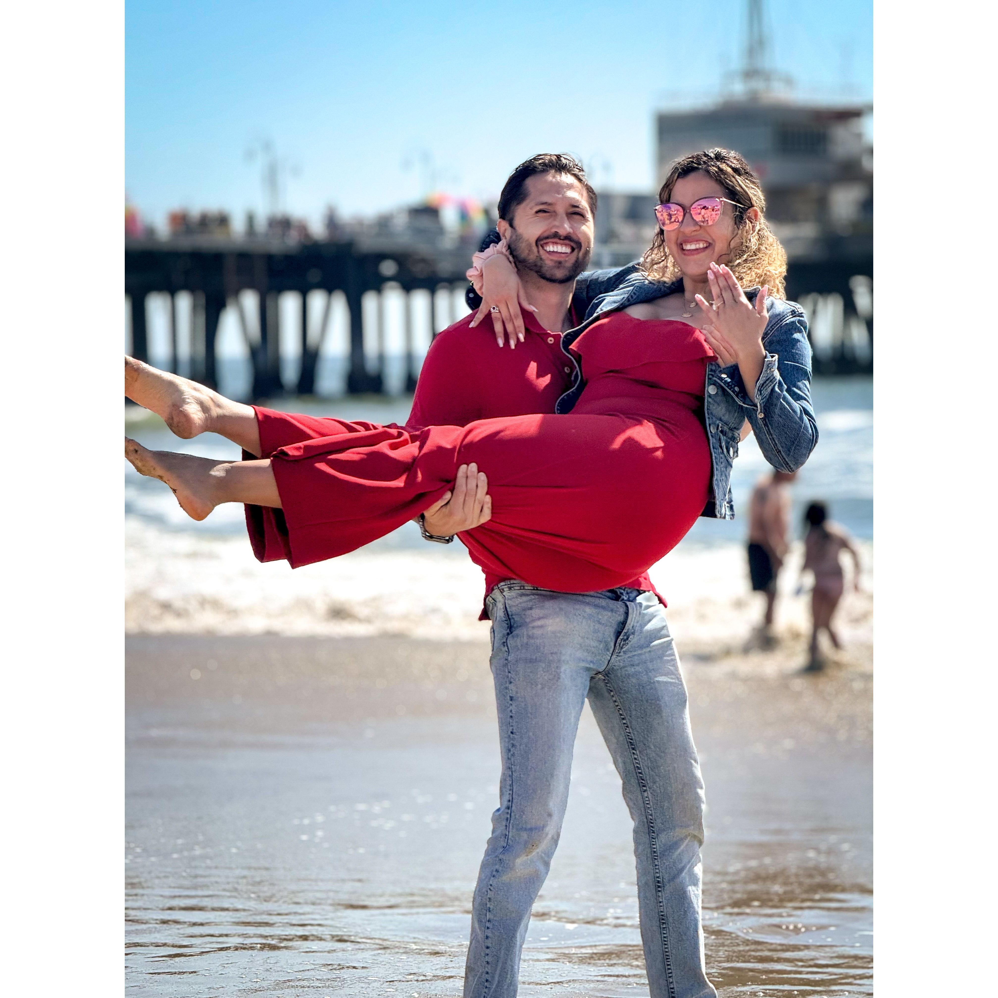 Her parents and his family were there to see it.../ Sus padres y su familia estaban allí para verlo...