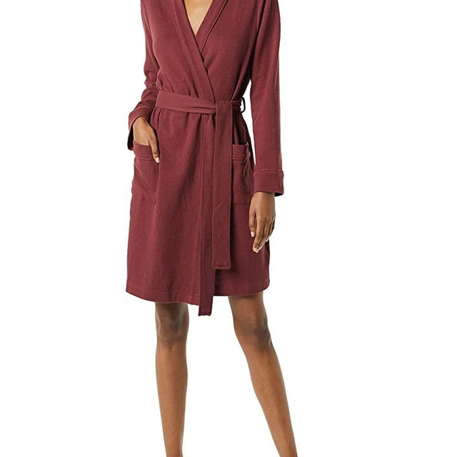 Amazon Essentials Women's Lightweight Waffle Mid-Length Robe