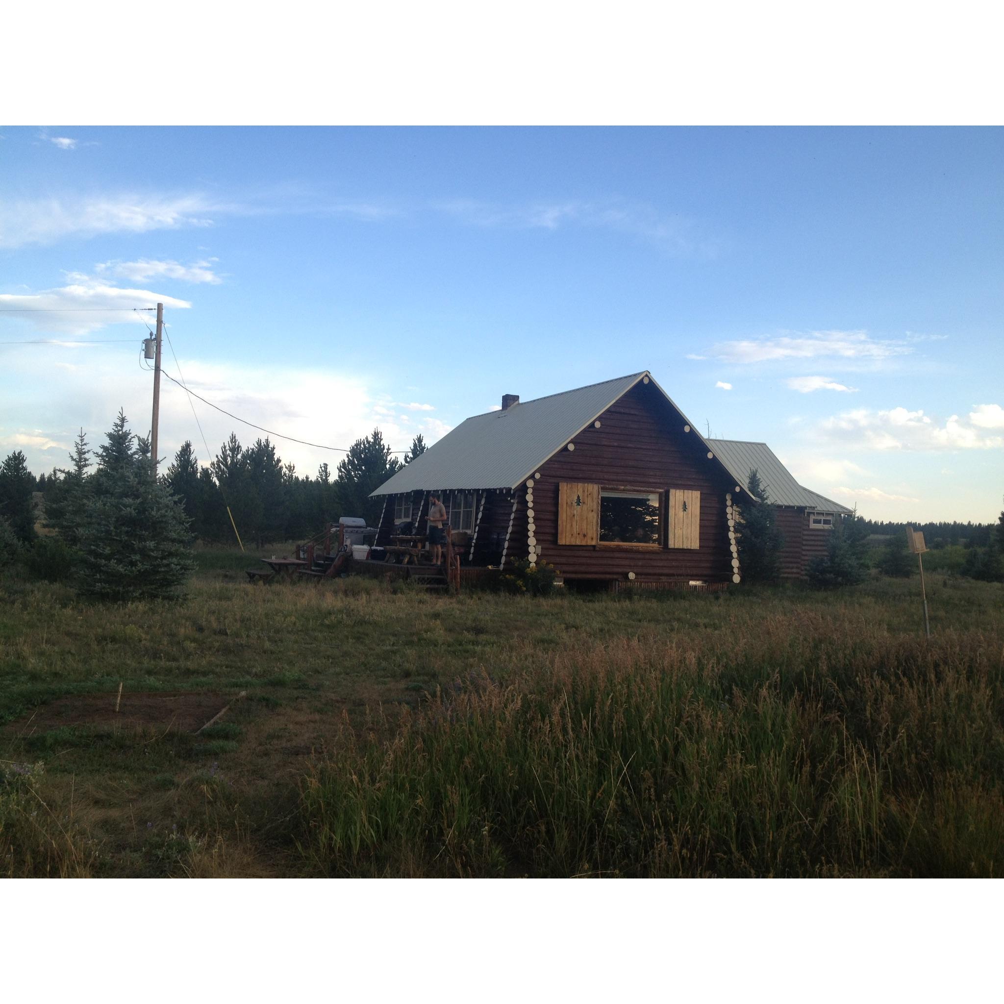 More photos of the cabin!