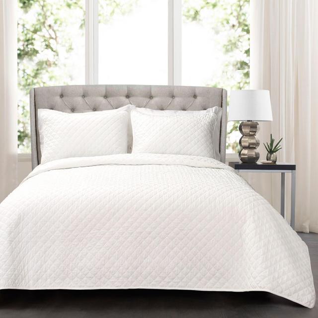 King Ava Diamond Oversized Cotton Quilt Set White - Lush Décor