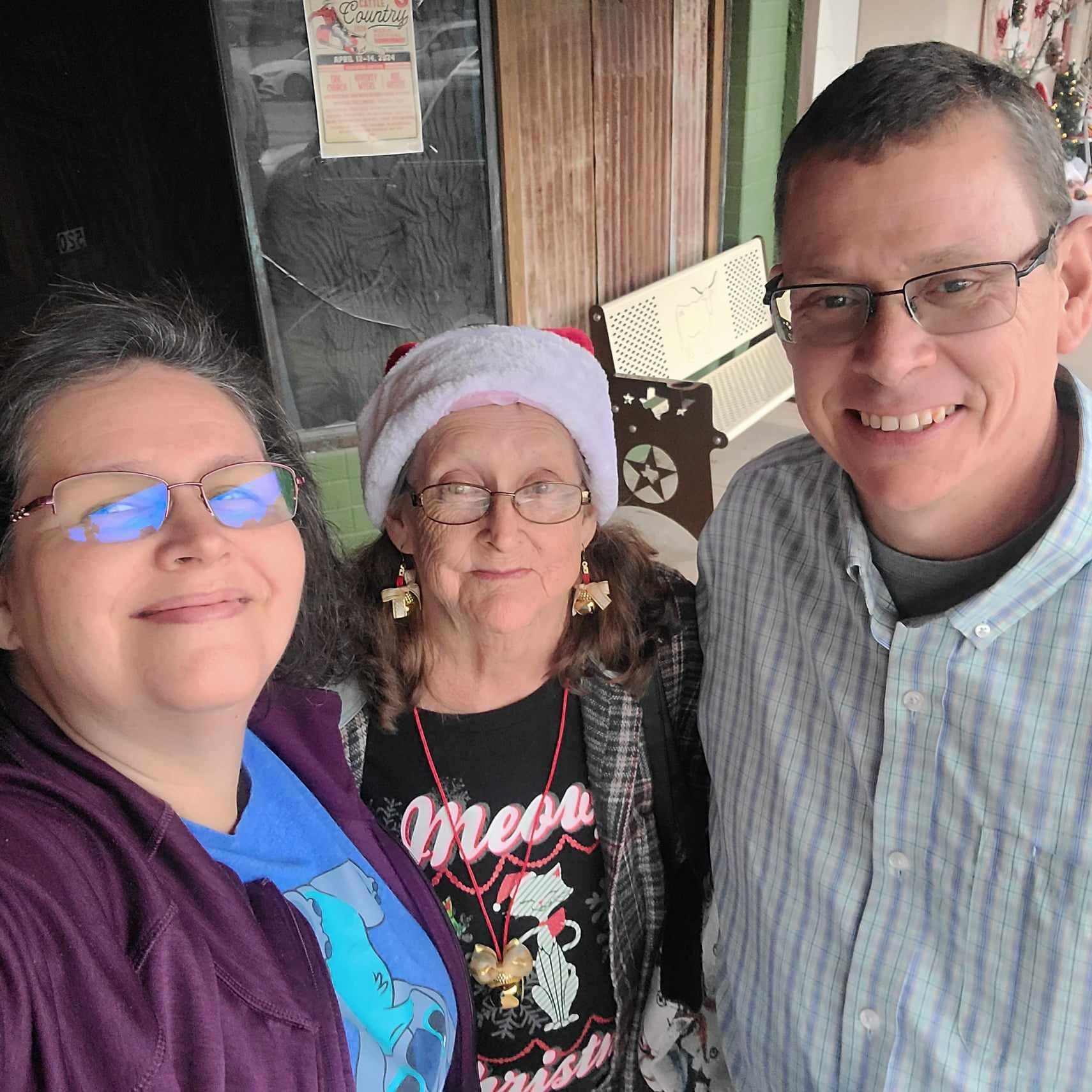 Wendy, Sandy (Steve's Mom) and Steve Dinner in Gonzales TX with friends