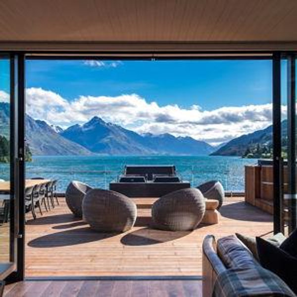 Honeymoon Resort / Hotels