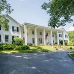 General Lewis Inn