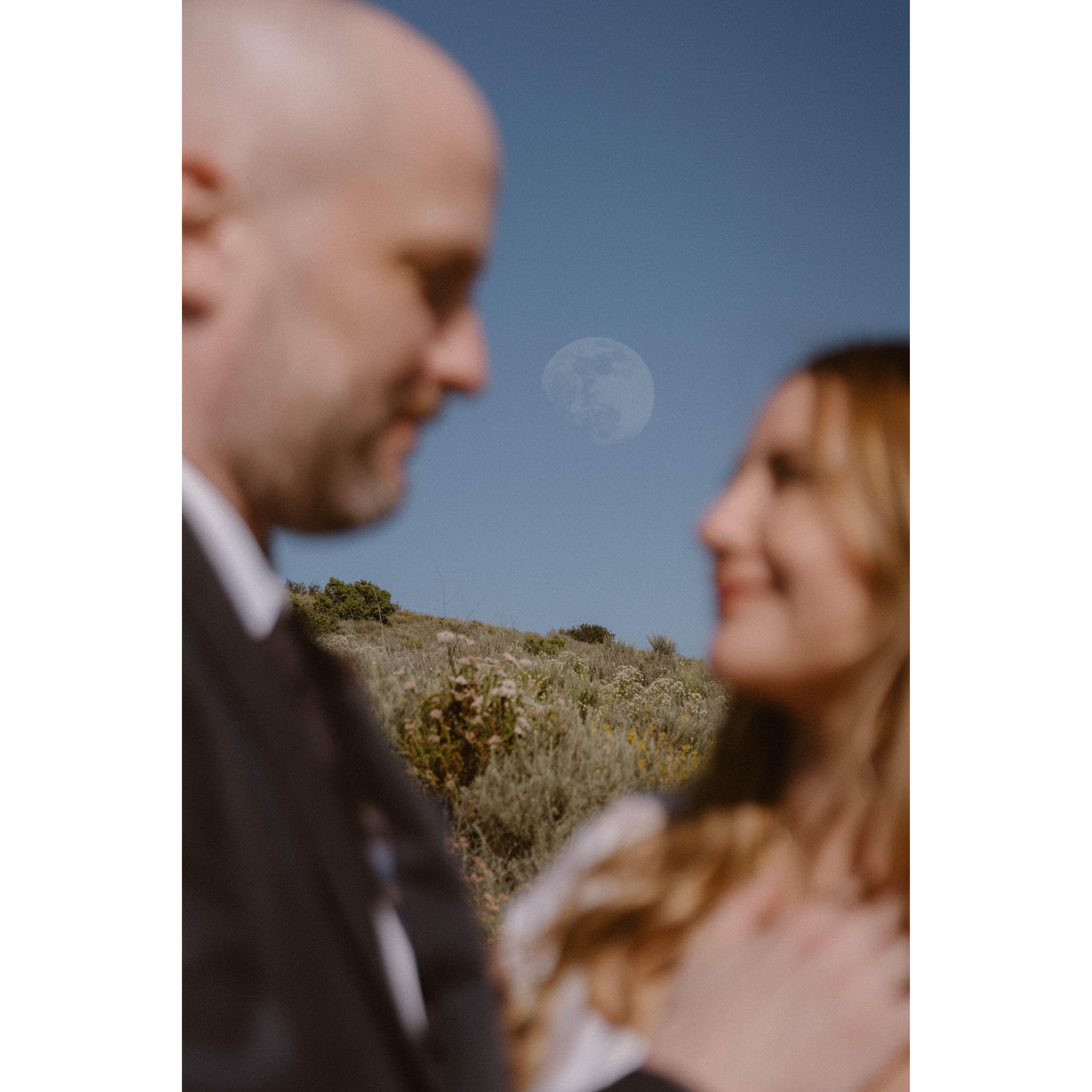 Two drifters, off to see the world...Wherever you're goin', I'm goin' your way