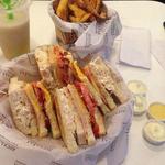 La Lucha Sangucheria Criolla