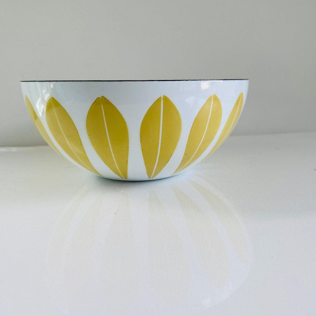 Vintage Mid Century Cathrineholm Enamel Lotus Bowl, Mustard Yellow on White, 9.5"
