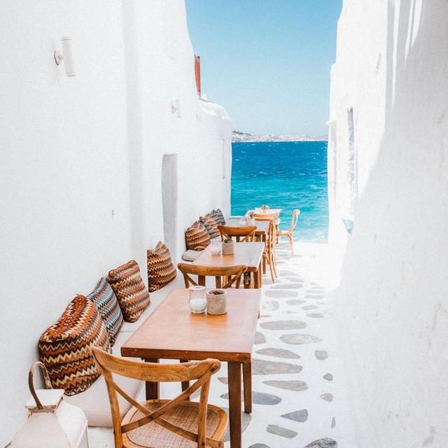 Lunch/drinks in Mykonos
