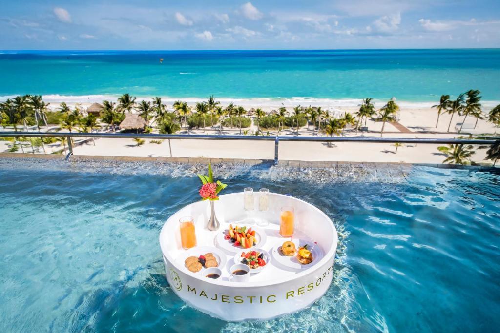 The Wedding Website of Danielle Windom and Joshua Marks