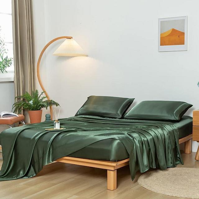 Revdomfly 4 Pcs Queen Size Luxury Silky Soft Olive Green Satin Sheet Set,1 Premium Moisture Wicking Fitted Sheet Fits Up to 16 Inches Deep Pocket + 1 Flat Sheet + 2 Pillowcases（Olive Green,Queen）