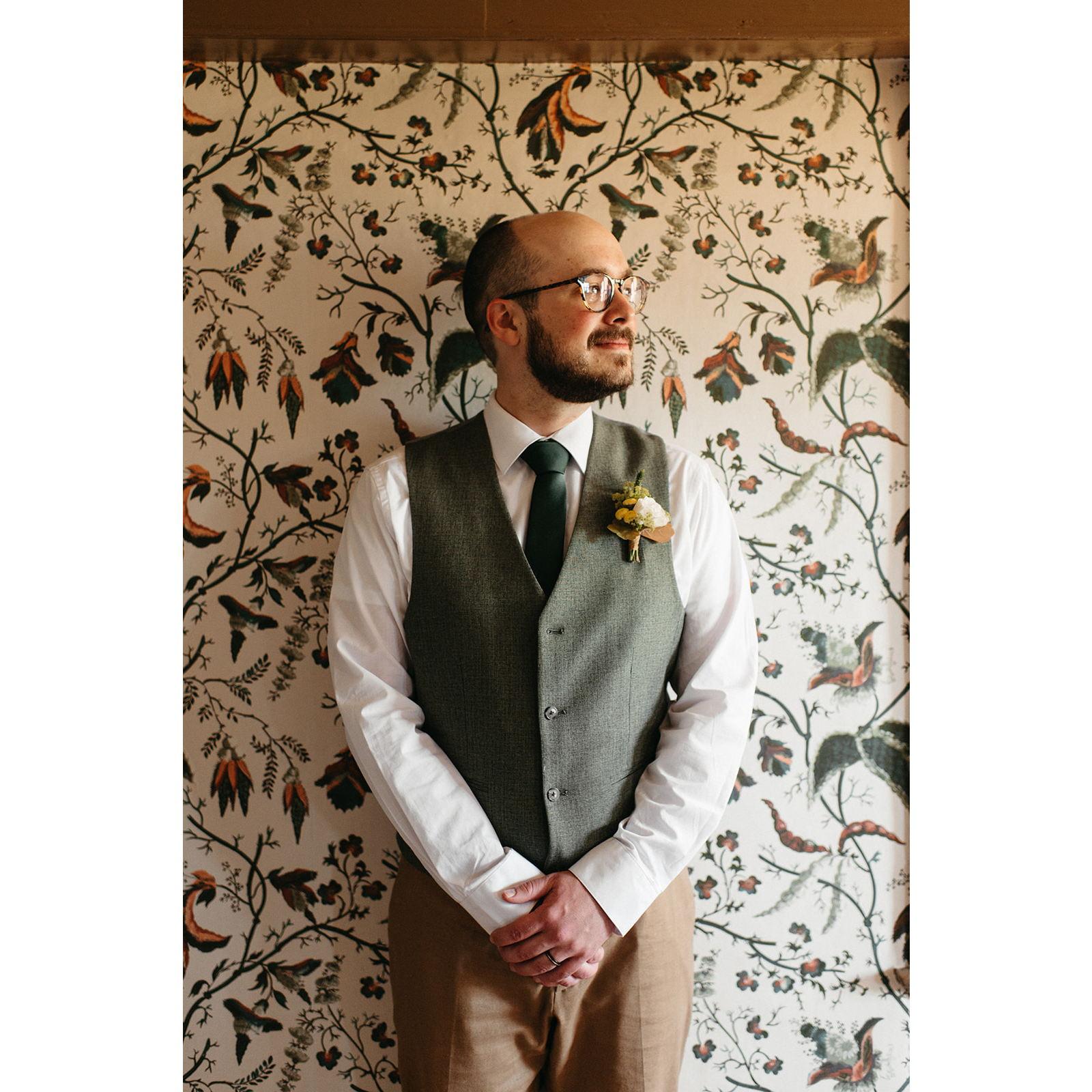 Similarly, Jordan's boutonniere featured locally sourced florals from Helios (located just down the street from our hotel!)