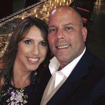 Celebrating our love with an evening out for dinner./Celebrando nuestro amor con una noche de cena.