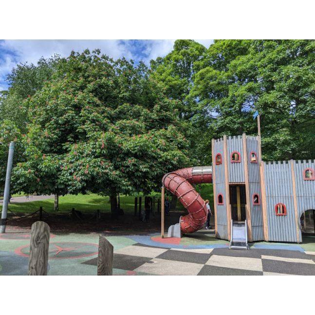 Also why do kids in Edinburgh get a castle to play in, I want a castle to play in!