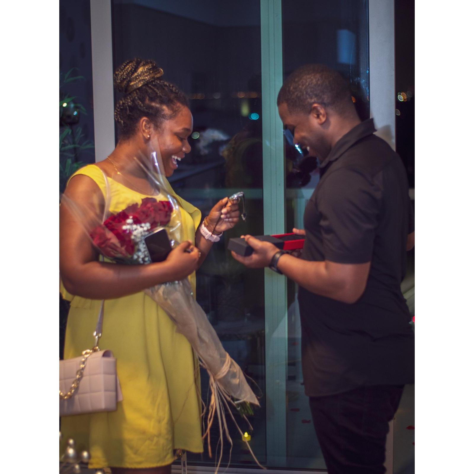 Dani gifted this watch to Alice shortly after asking her to be his girlfriend. The atmosphere was truly unforgettable.
