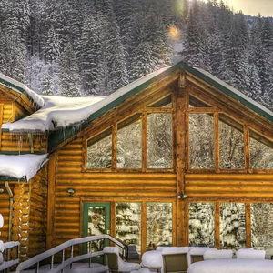 Stay the The Alaskan Inn (Snowbasin)