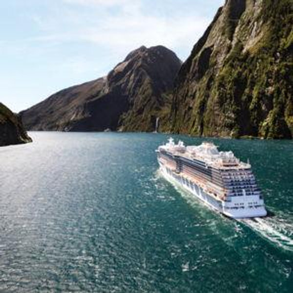 Queenstown: Milford Sound Full-Day Trip by Plane & Boat