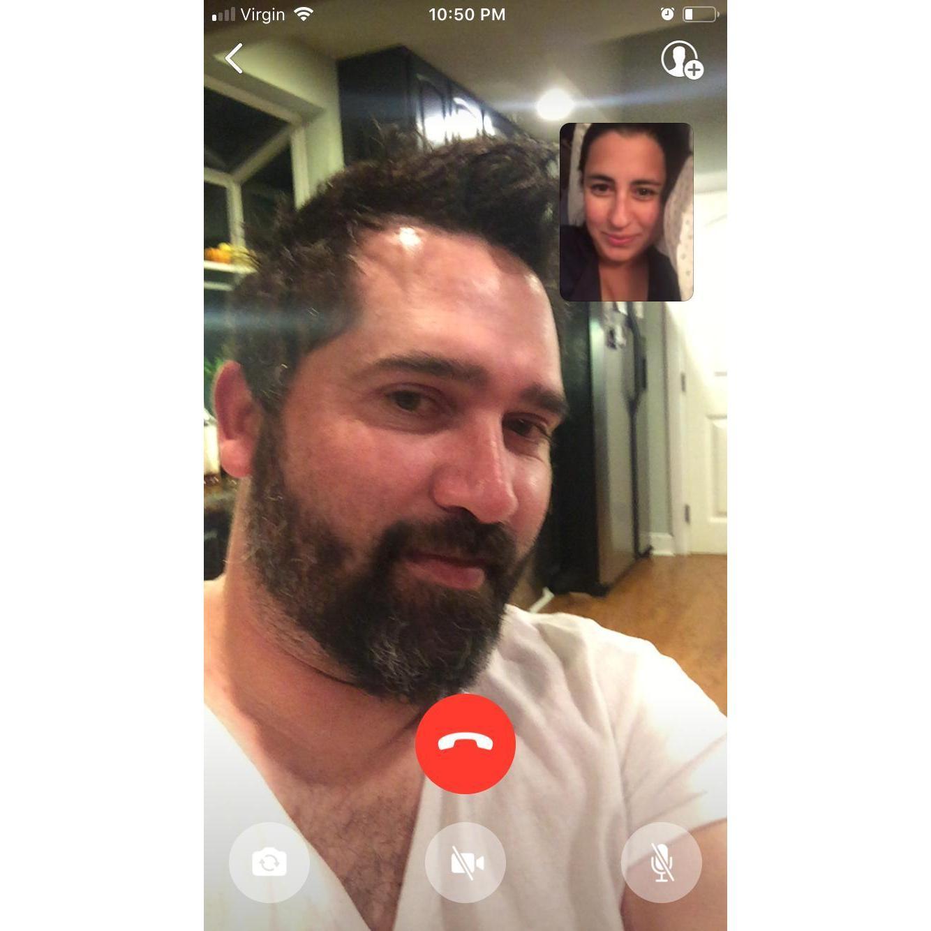 Nuestro amor a larga distancia... Horas y horas de vieollamadas
