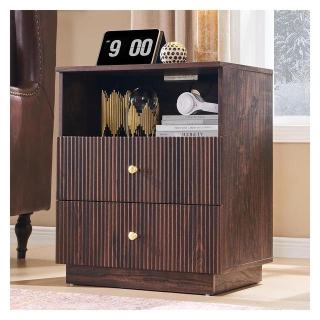 SinCiDo Nightstand w/Charging Station, 21.65" Modern Fluted Bedside Table w/2 Storage Drawers & Open Shelf, Wood End Table for Bedroom, Brown