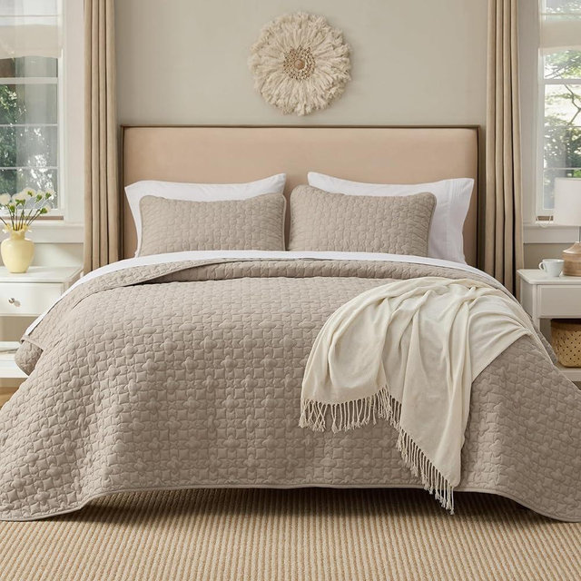 Bedsure Quilts King Size - Lightweight Bedspreads King Size with Lucky Star Quilting, Soft Quilt Bedding Set, Taupe Comforter Set Coverlet for All Seasons with 2 Pillow Shams (106" x 96")