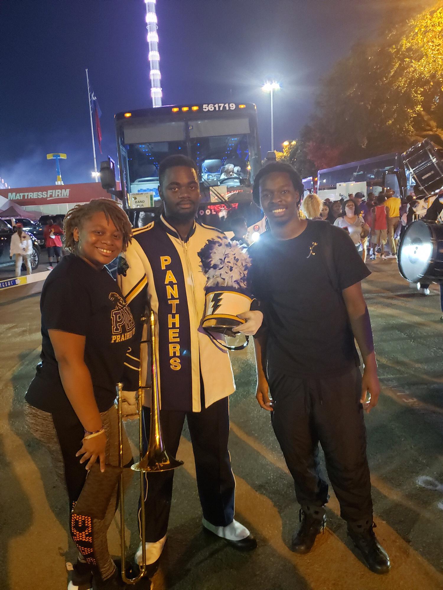 Jordan and Kyla snap a picture with Lester at the State Fair Cotton Bowl Classic