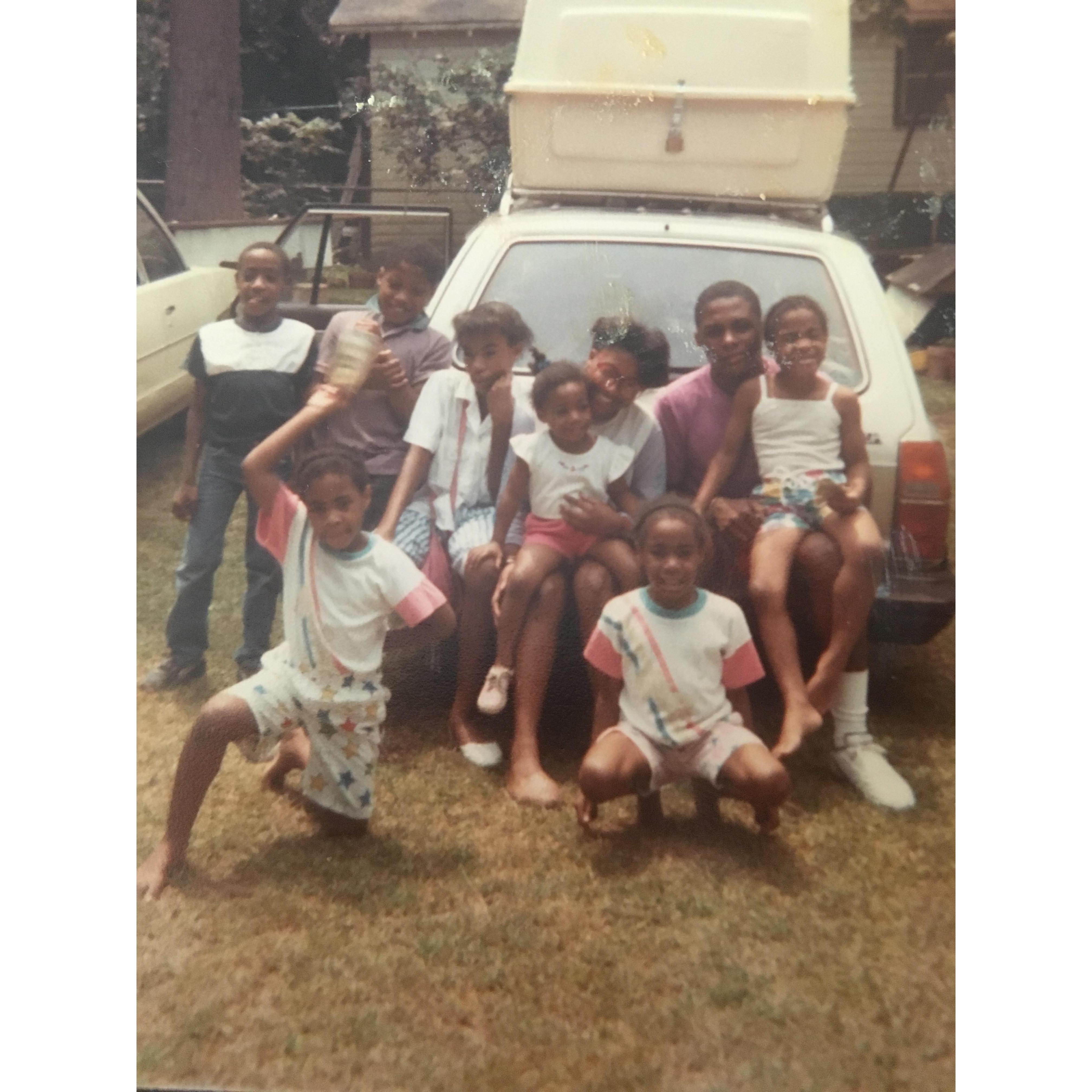 Aaliyah with all her siblings and cousins!!!
