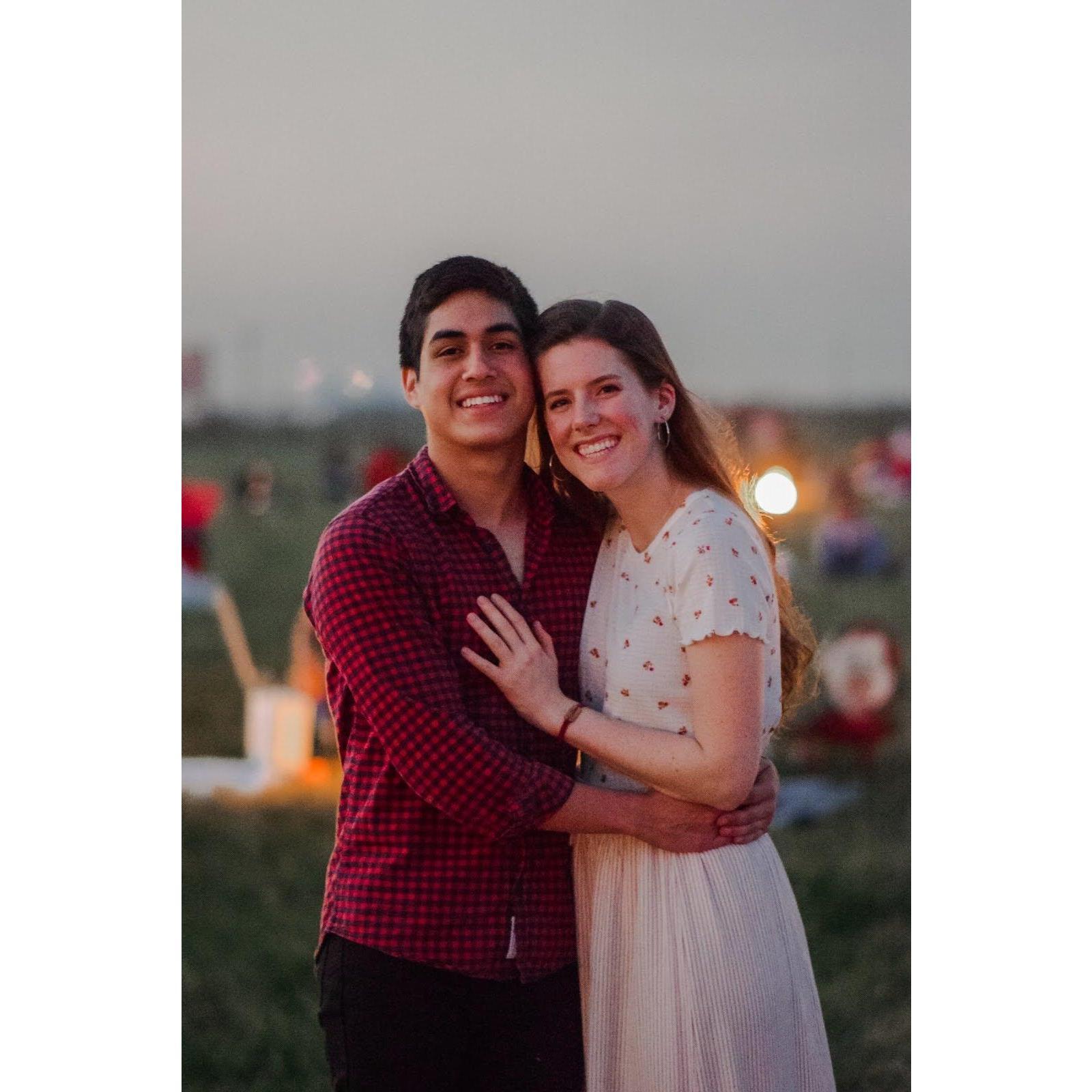 Celebrating our first year together.
Celebrando nuestro primer año juntos.
October 2020