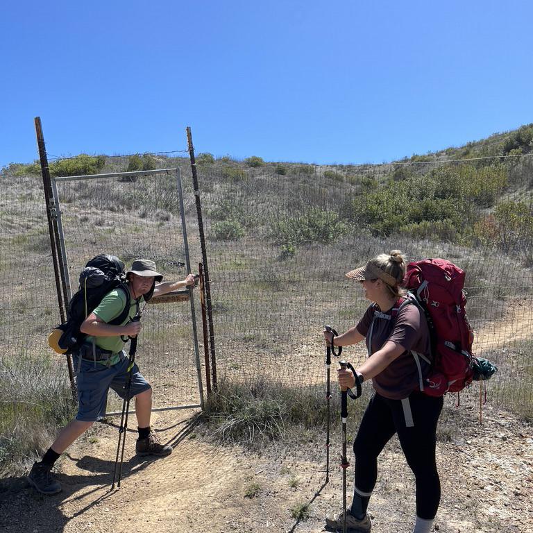 04/08/2021, Somewhere in the middle of Catalina Island: Trans-Catalina Trail Backpacking Trip