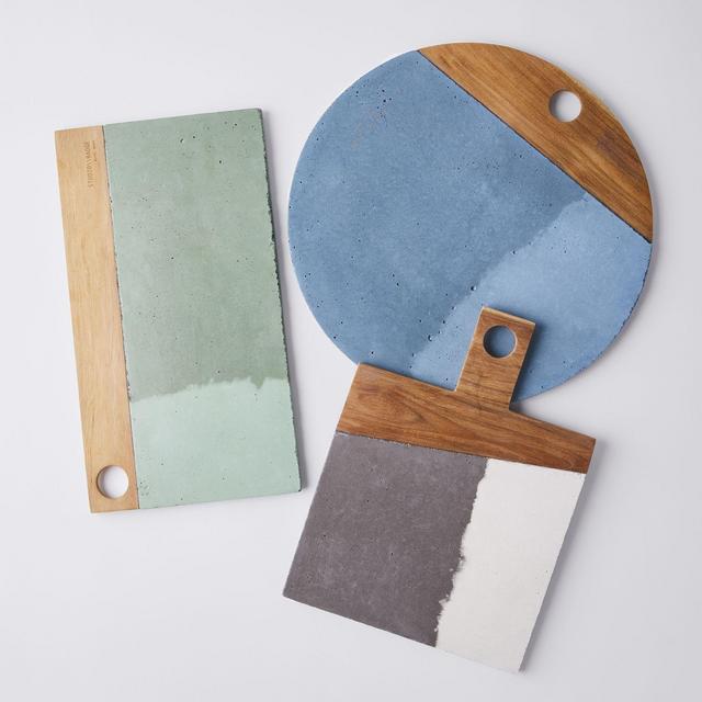 Handcrafted Wood & Concrete Cutting Board – Round, Black & White