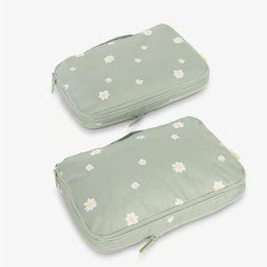 Medium Compression Packing Cubes in Daisy