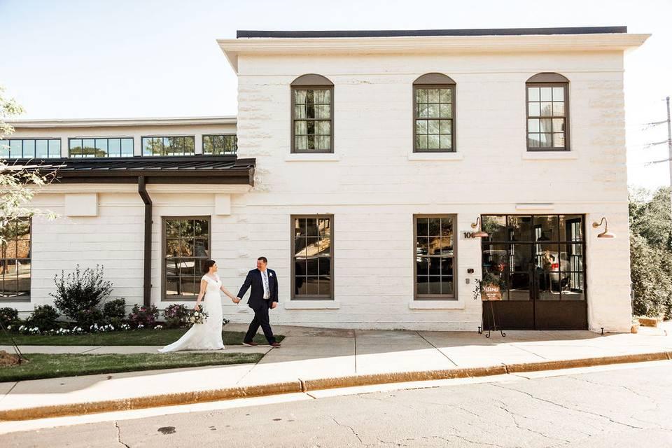 The Wedding Website of Lexi Srisuwan and Jamal Yeldell
