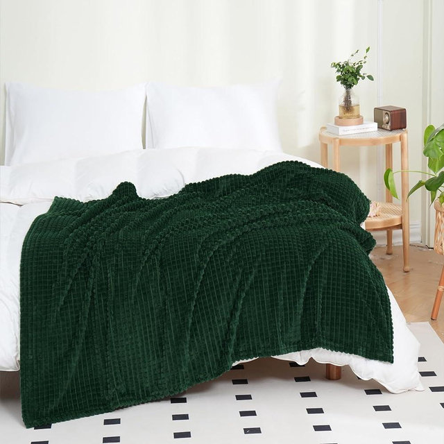 Puncuntex Flannel Fleece Throw Blanket Dark Green 90"×90",Super Soft Plush Cozy Blanket with Square Grid Design Luxury for Couch Sofa Chair