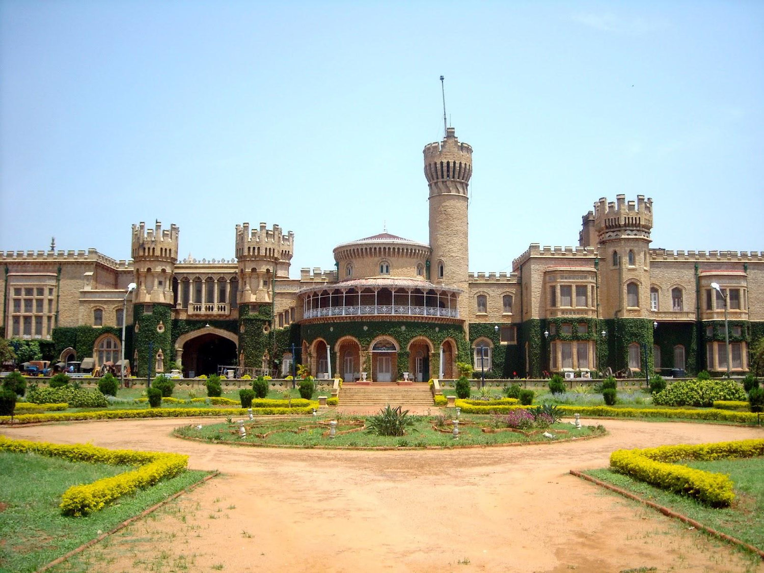 The Wedding Website of Arpit KOTHARI and Madeline Thierry