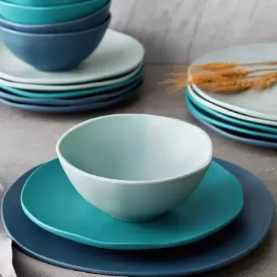 Member's Mark 18-Piece Break-resistant Wheat Straw Dinnerware Set