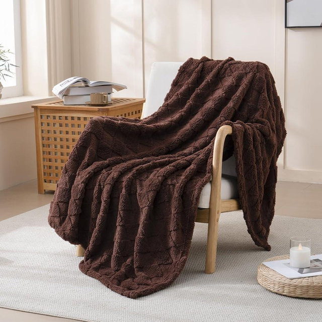 Brown Throw Blanket for Couch Sofa Bed 50x60 inches,Fleece Blankets Microfiber Flannel with Diamond Checkered Pattern Lightweight Plush Soft Cozy Gifts for Women Mom Girls