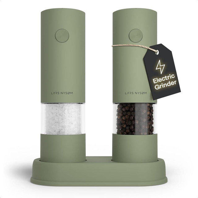 LARS NYSØM Electric Salt and Pepper Grinder Set I Automatic Salt and Pepper Mills with Adjustable Ceramic Grinder I AAA-Battery Operated Electric Spice Mill Set (Sage Green)