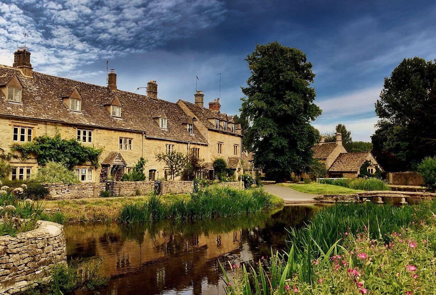 The Wedding Website of Hayley Prichard-Jones and Elliot McGuinness