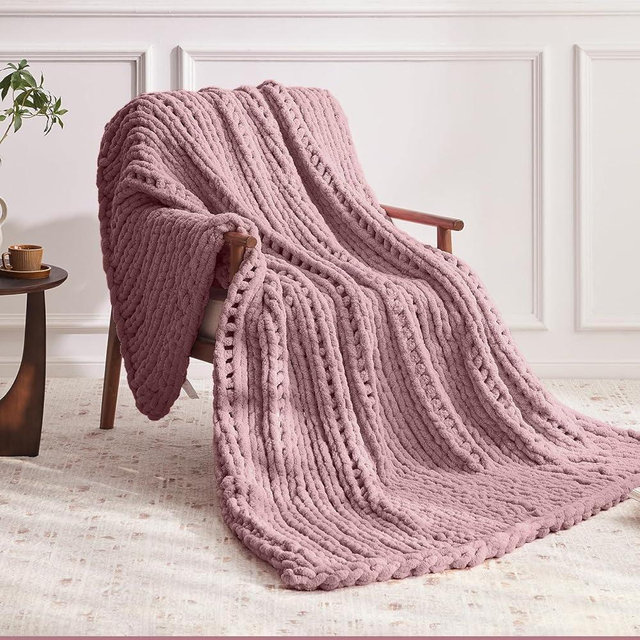 Negwoo Chunky Knit Throw Blanket, 40''*50'' Knitted Throw Chenille Blankets for Bed Couch, Handmade Pink Crochet Blanket Big Thick Blanket, Machine Washable Cute Comfy Blanket for Home Decor
