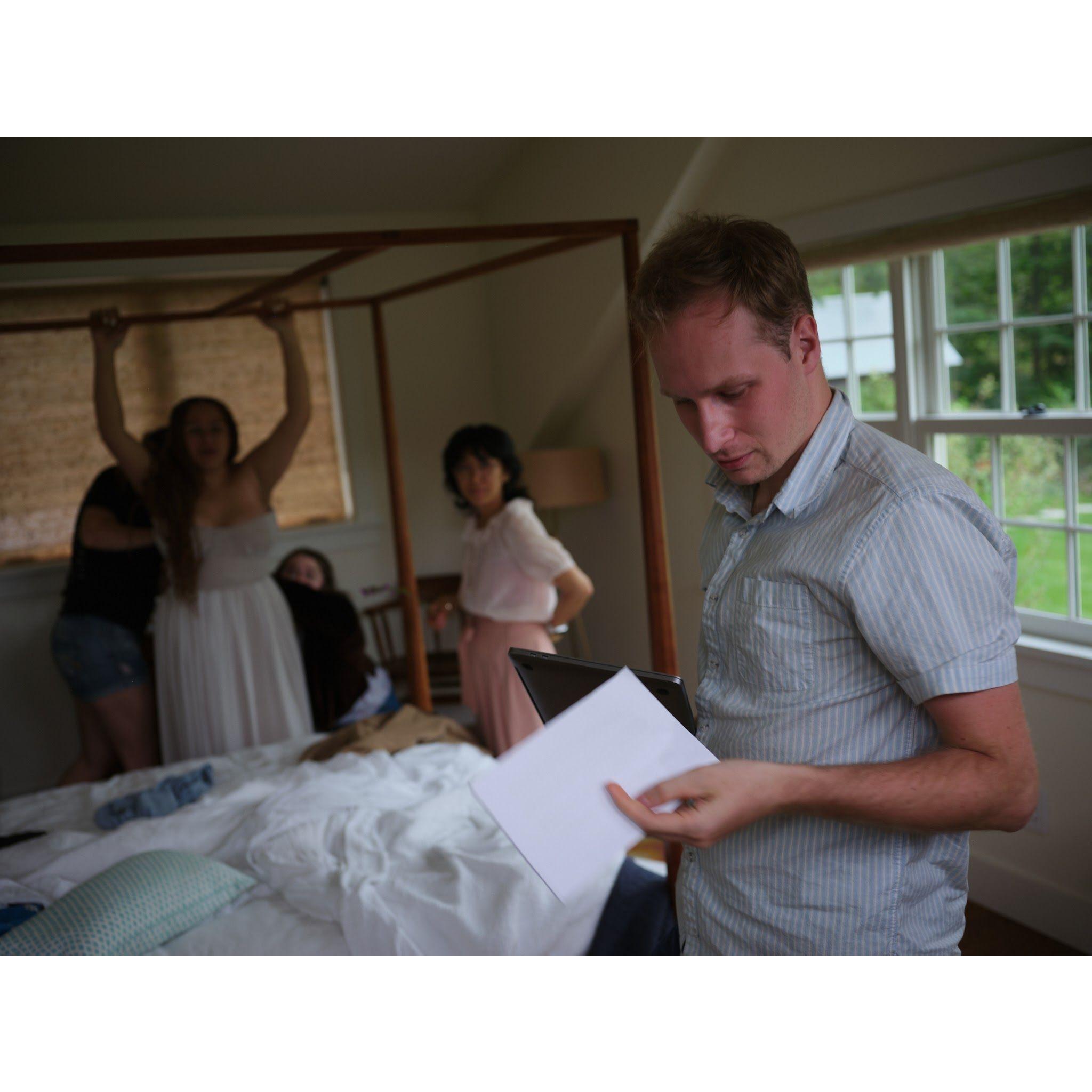 Manamaya, Grace, and Sabra help Miki. Arthur is on his own.