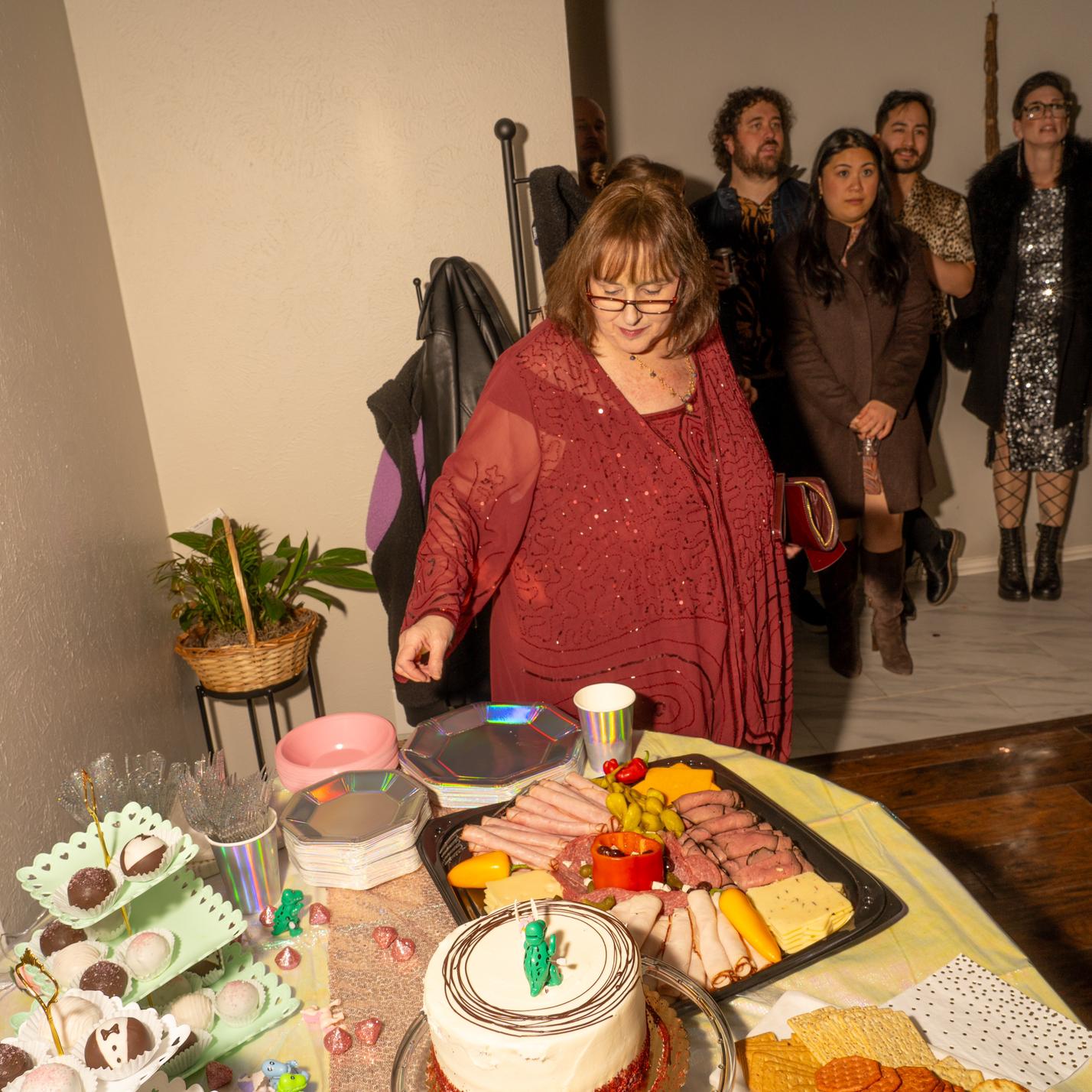 Deb/Mom looking gorgeous and making sure everyone is fed and happy❤️

Photography by Justin Belmondo