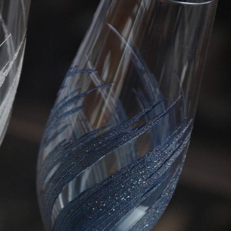 Blue and Blue- Champagne flutes for Bride and Groom - Gift for the Couple - Navy blue wedding