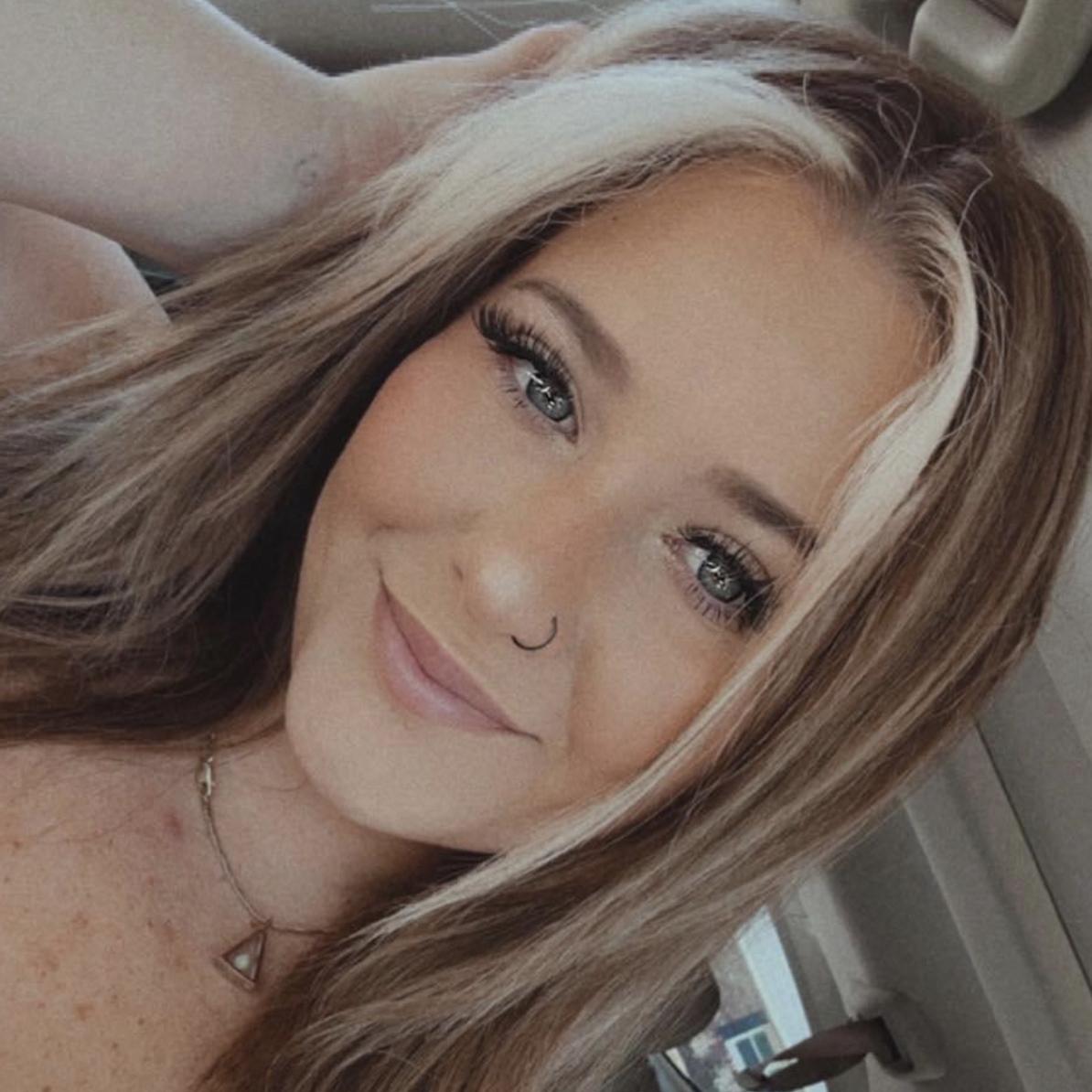 Juliana Palmer and Austin Bachman's Wedding Website, image size:1194x1194