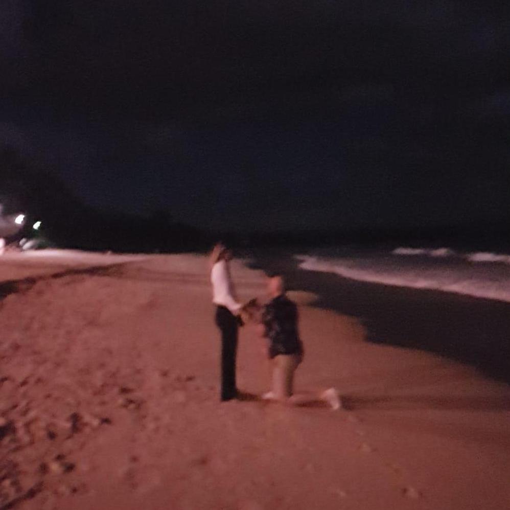 JJ proposes on Christmas Eve in Australia